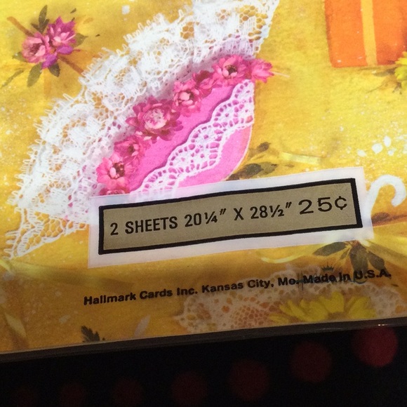 Vintage Assorted Gift Wrapping - Picture 3 of 3